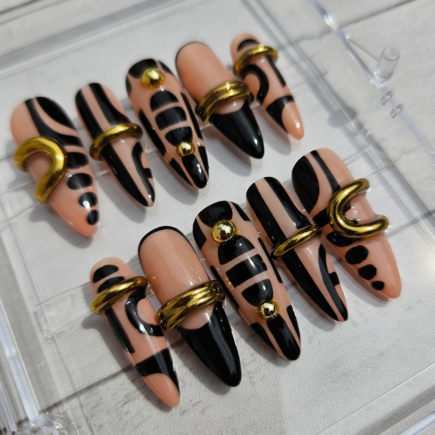 Heritage press on nail set