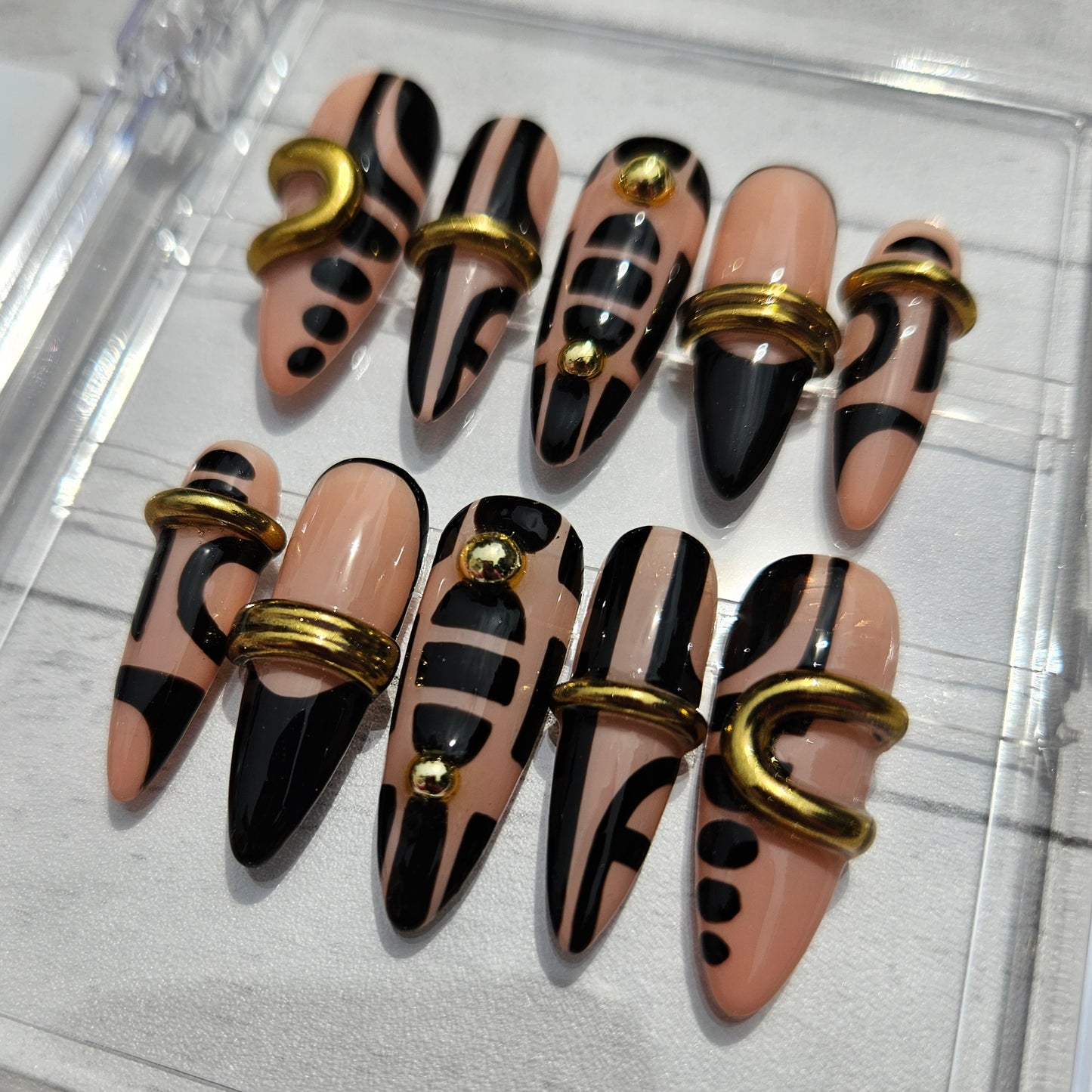 Heritage press on nail set