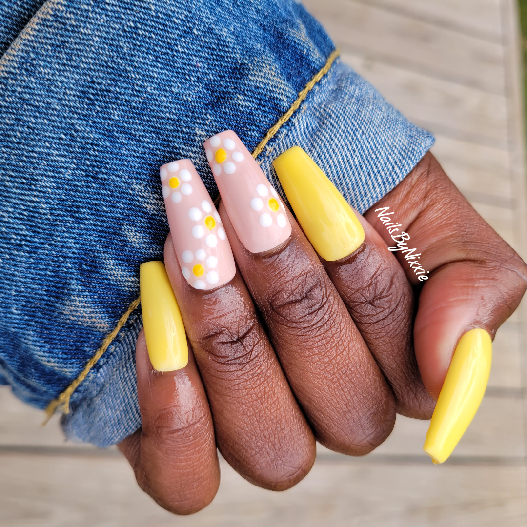 Daisy Dukes press on nail set
