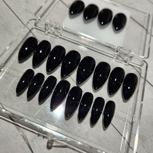 Ready To Ship - Short Stiletto - 20 piece Nail Set 23