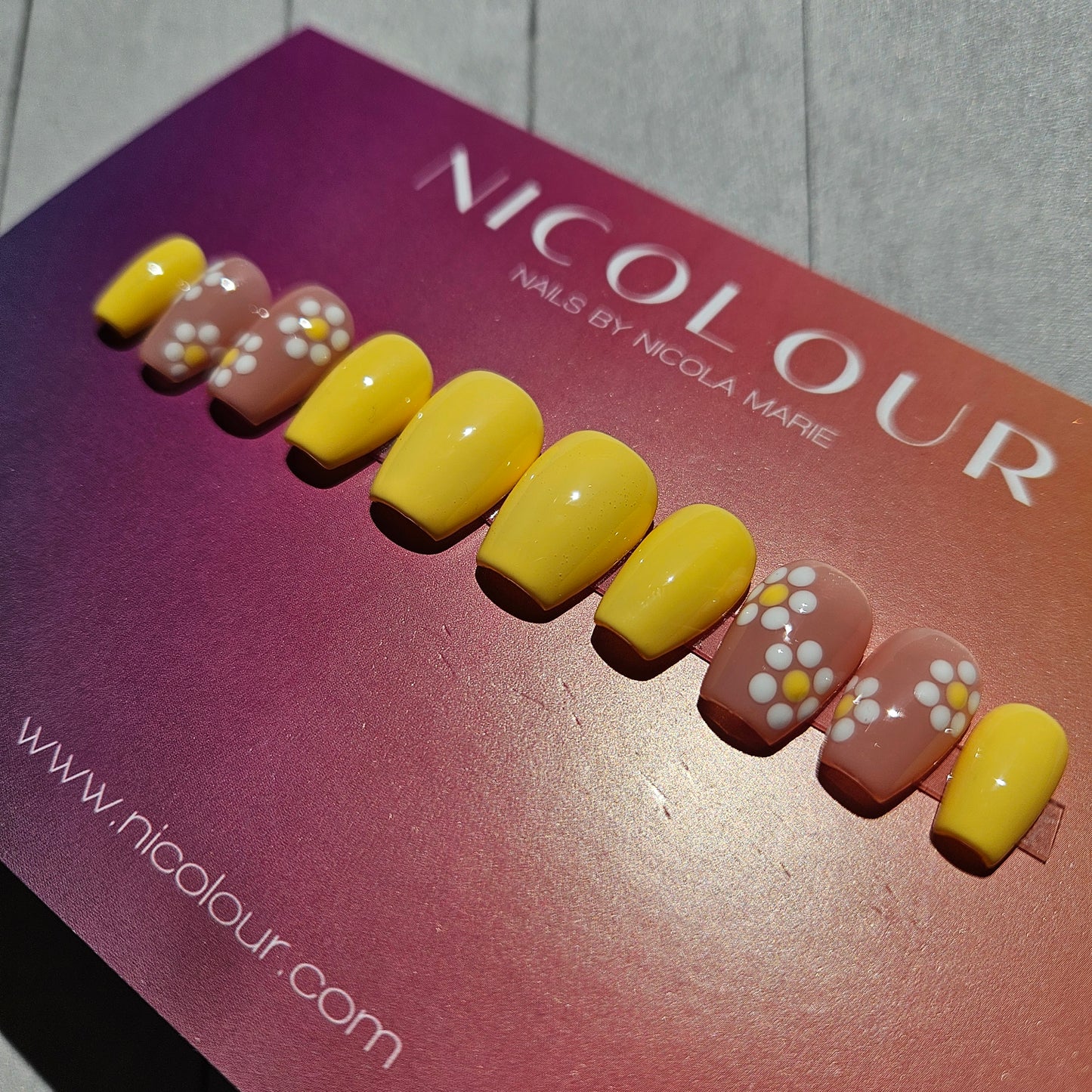 Daisy Dukes press on nail set