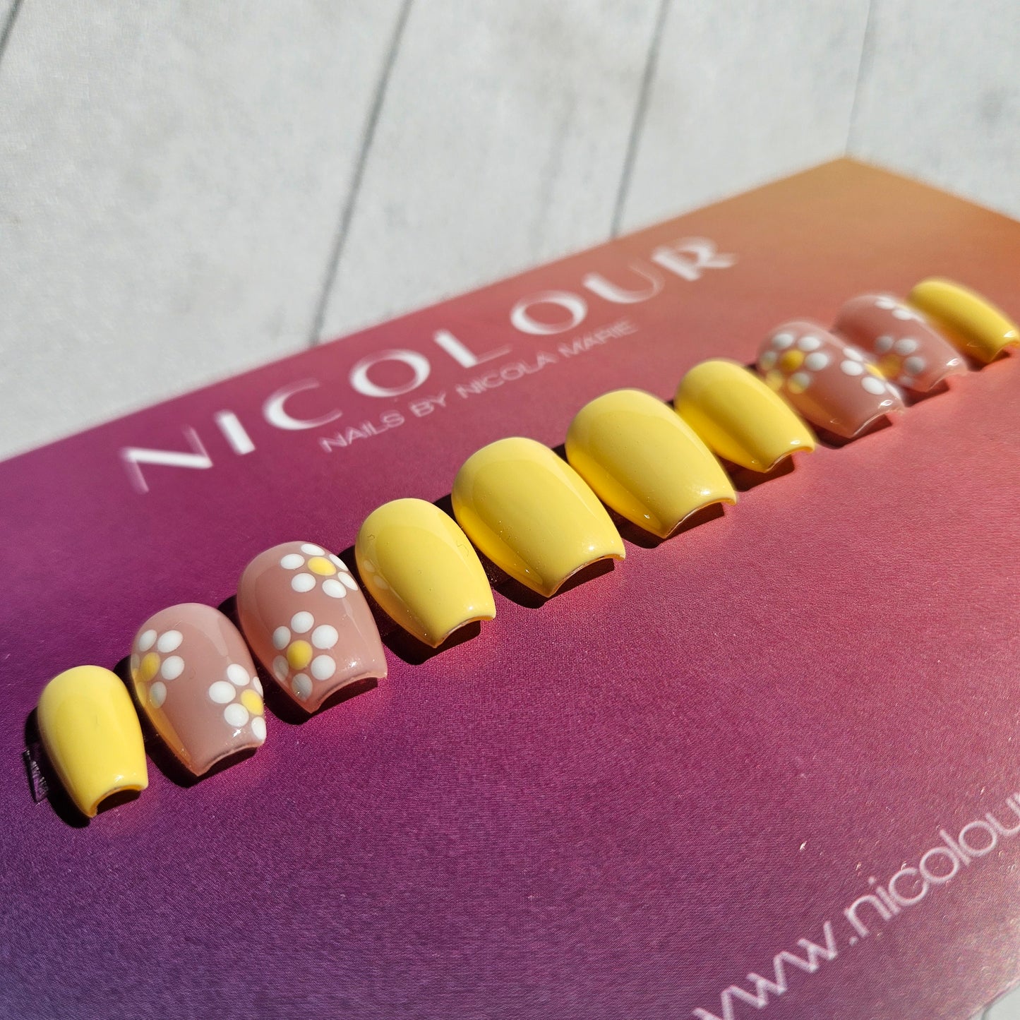 Daisy Dukes press on nail set