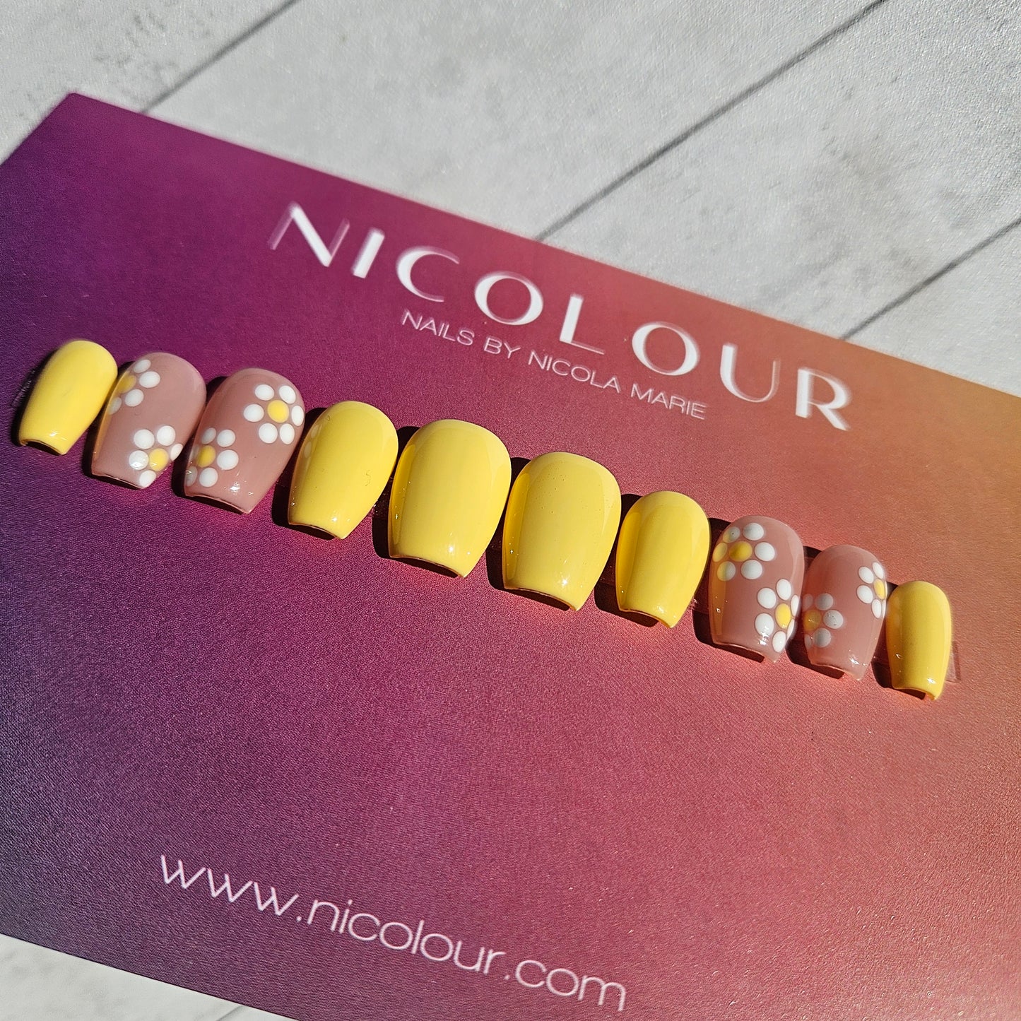 Daisy Dukes press on nail set