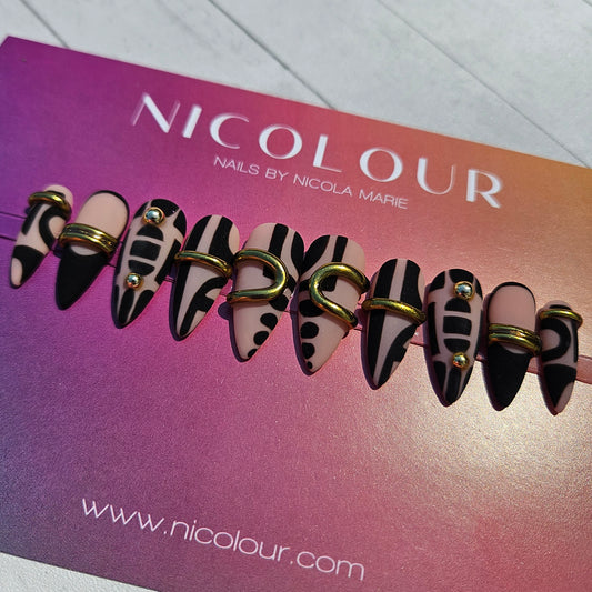 Heritage press on nail set