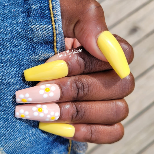 Daisy Dukes press on nail set