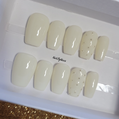 Cozy - press on nail set.